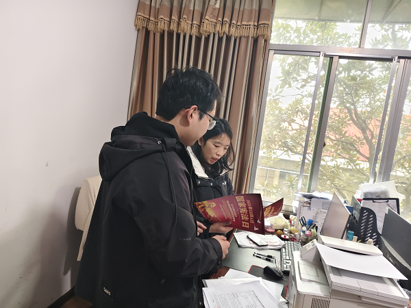 科技賦能法治，服務(wù)惠企便民——雙清區(qū)科工信局開展2025年‘政務(wù)公開主題日’暨‘12·4’國家憲法日系列宣傳活動